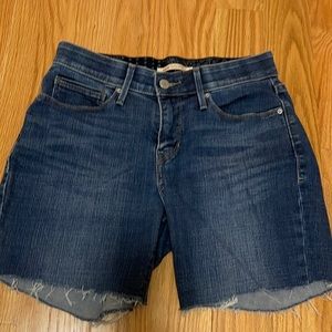 525 Levis Shorts